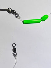 Load image into Gallery viewer, 5 x 6/0 60lb gangs with green luminescent tube and bead